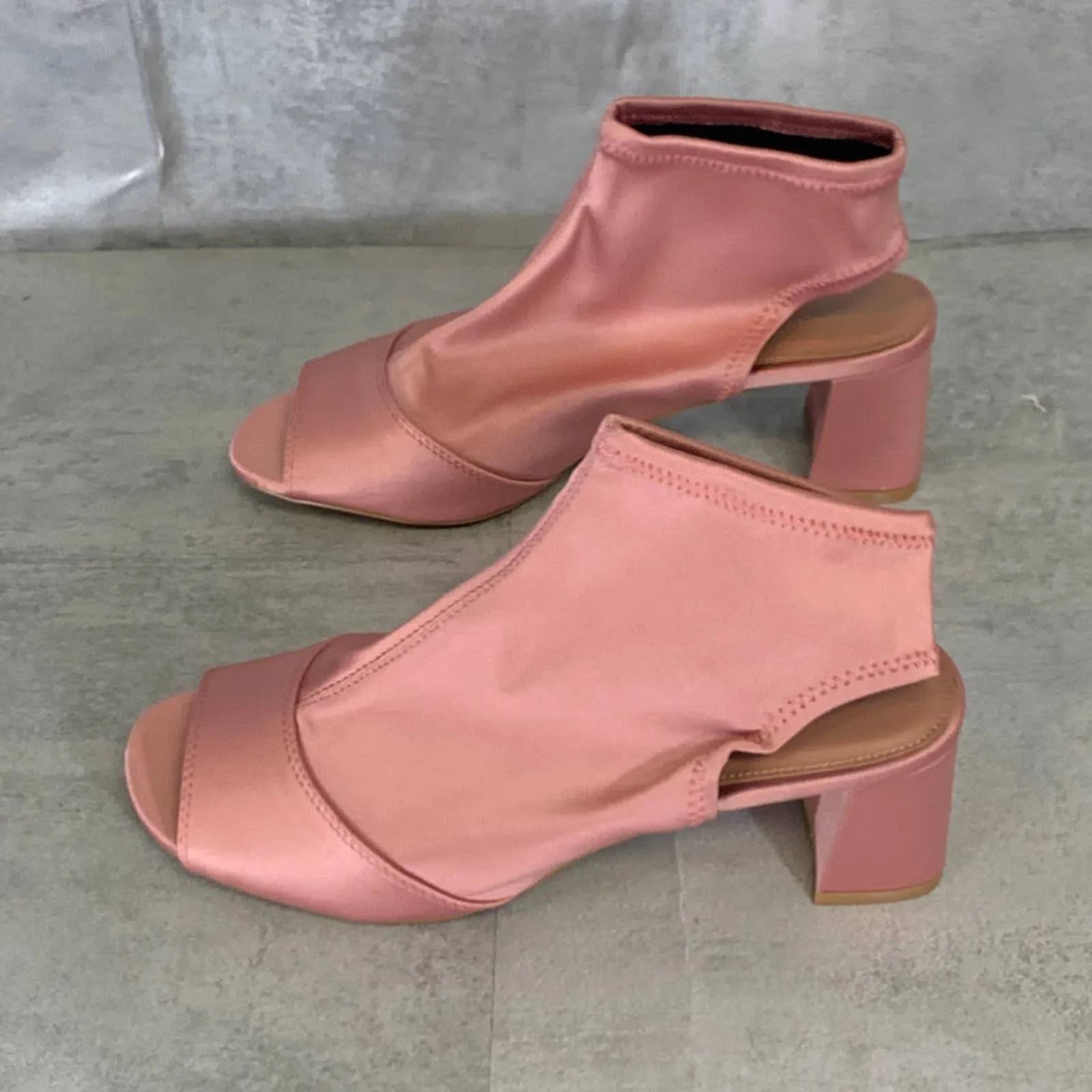 TOPSHOP Pink Satin Stretch Peekaboo Disco Chic Sandals SZ 8.5